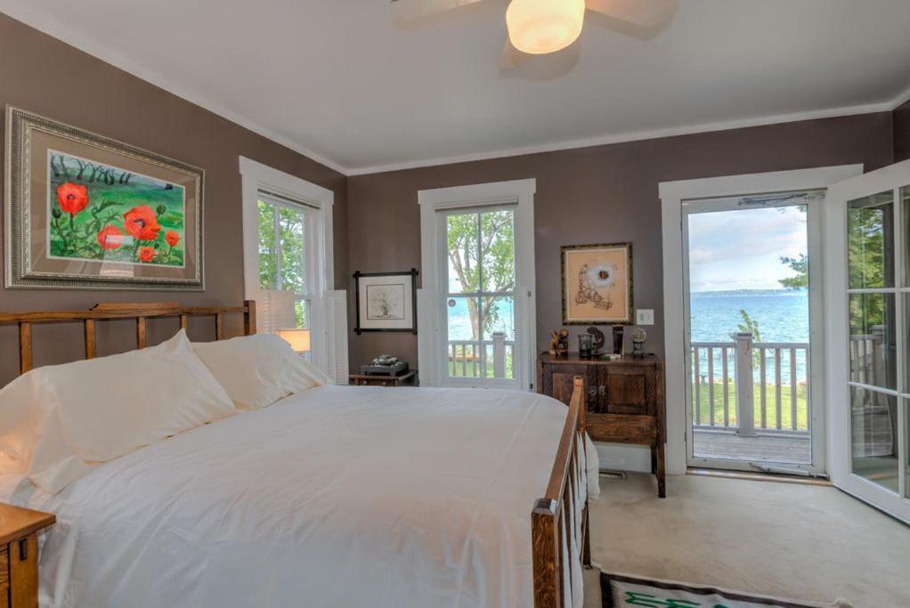 The Spring Lighthouse B&B Elk Rapids Esterno foto