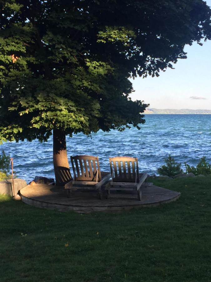 The Spring Lighthouse B&B Elk Rapids Esterno foto